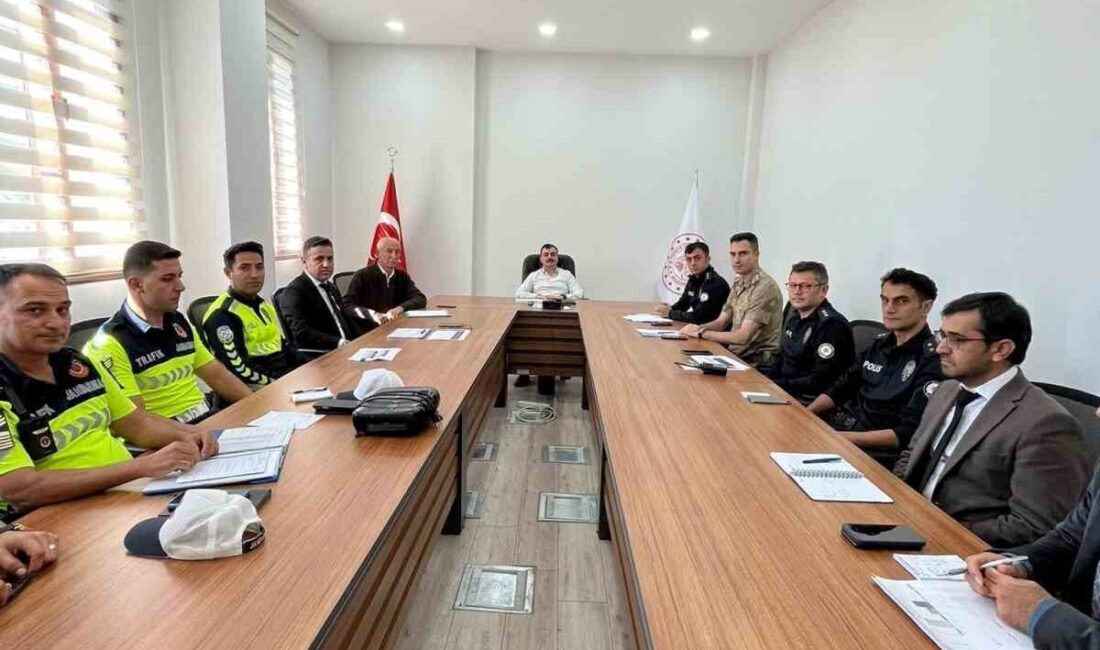 Dicle ilçesinde, okulların güvenliği ve eğitim-öğretim faaliyetleri konusunda bir toplantı