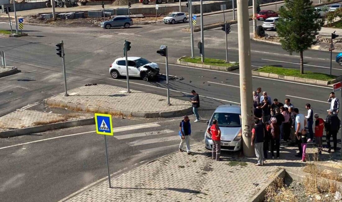 Diyarbakır’da meydana gelen trafik kazasında 3 kişi yaralandı. Kazanın, Kayapınar