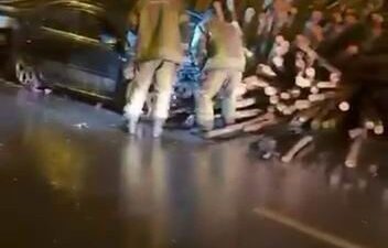 Diyarbakır’ın Bağlar ilçesinde, bir sürücü yağmur nedeniyle kayganlaşan yolda kontrolü