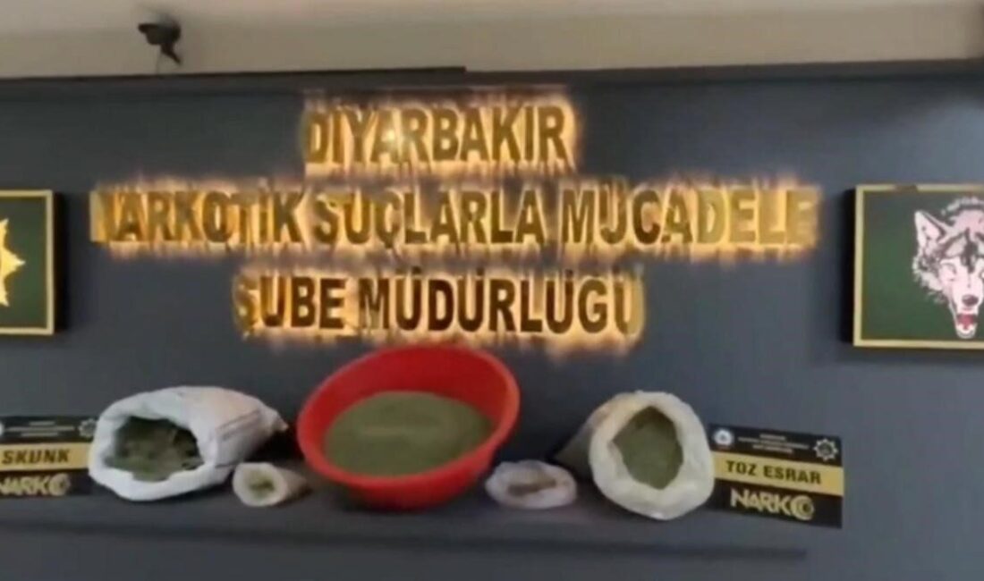 Diyarbakır’da polis ekiplerinin yürüttüğü operasyonlarda uyuşturucu maddeler, silahlar ve mermiler