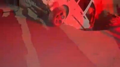 Ağrı’nın Doğubayazıt ilçesinde meydana gelen trafik kazasında, otomobil büyükbaş hayvanlara