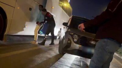 Sivas’ta polis ekipleri, Toptancılar Kavşağı’nda şüpheli buldukları bir otobüsü durdurarak