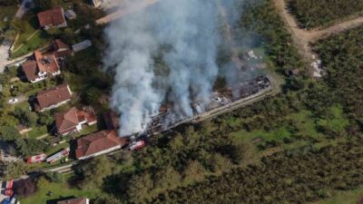 Düzce’nin Muncurlu köyünde bulunan bir ahşap mutfak dolapları üretim fabrikasında