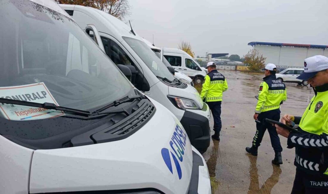 Düzce ilinde okul servisleri, ilgili kurumların denetimi altında denetlendi. Taşımacılık