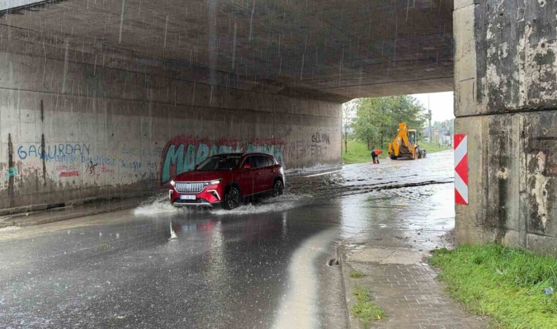 Düzce’de yoğun yağışlar su birikintilerine yol açarken, alt geçitte oluşan