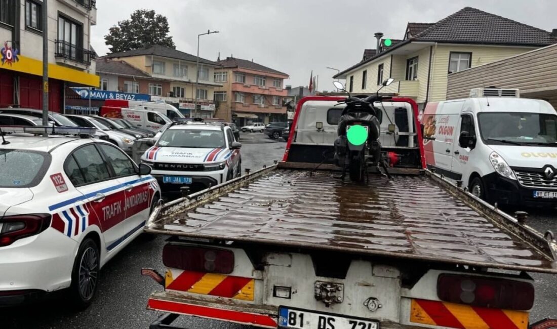 Düzce’de, trafik kurallarını hiçe sayarak tehlikeli manevralar yapan sürücülerin sosyal