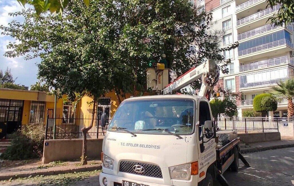 Anıl Yetişkin’in liderliğindeki Efeler Belediye Başkanı, kent genelinde yeşil alanların