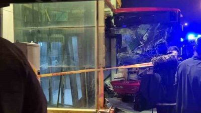 Ankara’nın Etimesgut ilçesinde yaşanan bir kaza sonucunda, 24 kişi yaralandı.