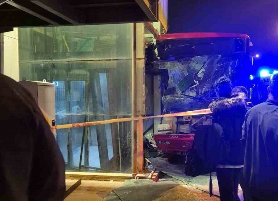 Ankara’nın Etimesgut ilçesinde yaşanan bir kaza sonucunda, 24 kişi yaralandı.