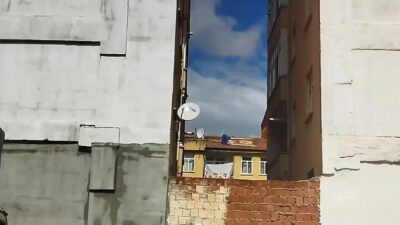 Elazığ’da, Mustafapaşa Mahallesi’nde meydana gelen olayda, bir kadın tarafından binanın