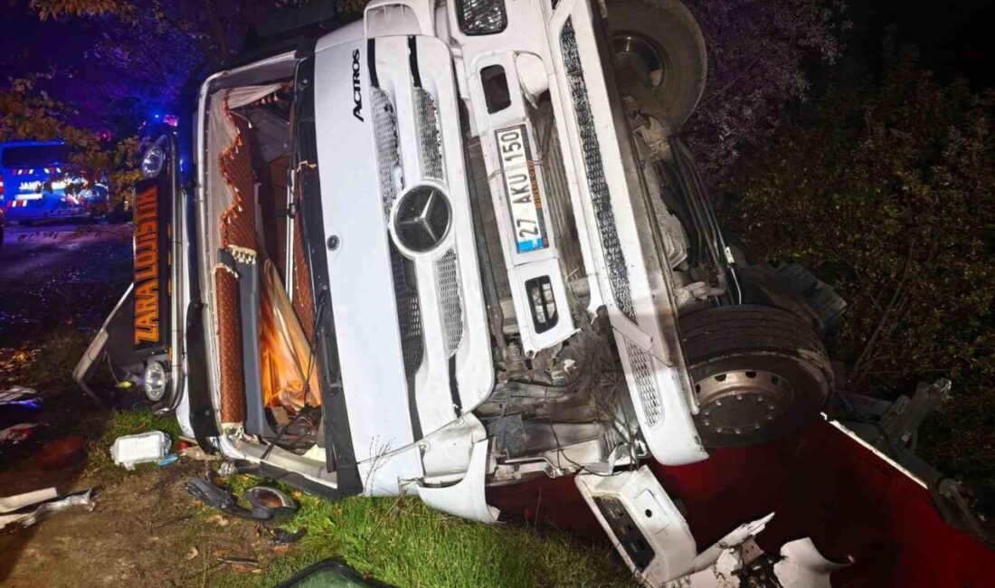 Elazığ’da kamyonun devrilmesi sonucu yaralanan ve araçta sıkışan sürücü, AFAD