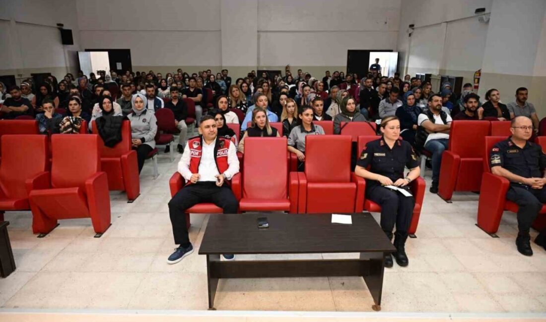 Elazığ İl Emniyet Müdürlüğü ekipleri, 329 okul bahçe görevlisine dedektör