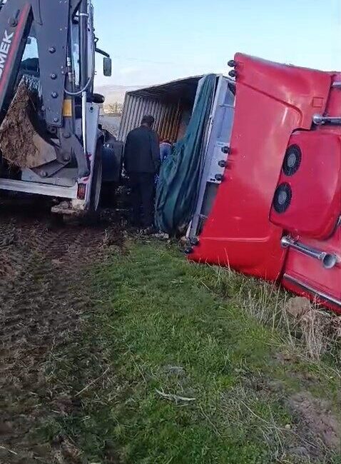 Elazığ’ın Karakoçan ilçesinde meydana gelen bir olayda pancar yüklü bir