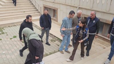 Elazığ kentinde cuma namazı çıkışında dilencilere yönelik denetimler sırasında ilginç