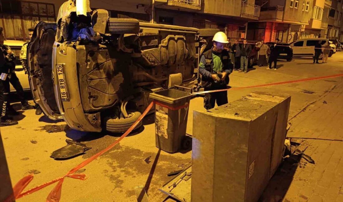 Bir minibüs Bursa’nın İnegöl ilçesinde kontrolden çıkarak kaldırımdaki bir elektrik