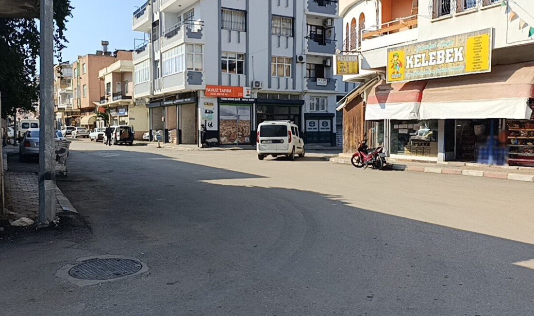 Kozan ilçesinde meydana gelen bir olayda, otomobilin bir elektrikli bisiklete