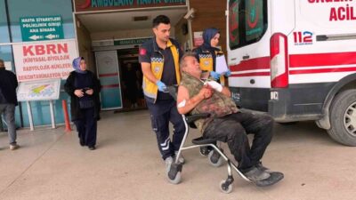 Bursa’nın İnegöl ilçesinde bir adam, odun kesimi yaparken motorlu testereyle