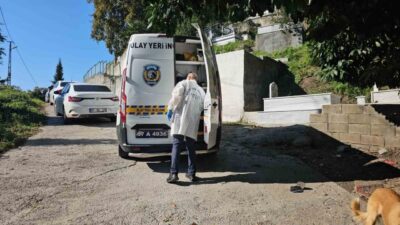 Zonguldak’ın Kozlu ilçesinde emekli bir polis memurunun cesedi mezarlıkta bulundu.