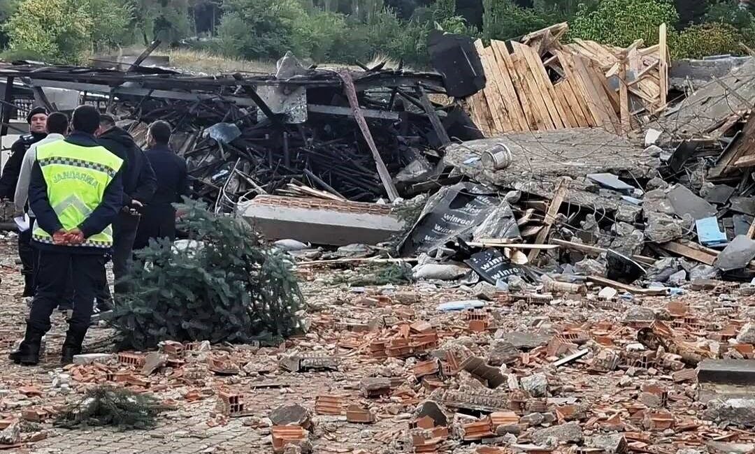 Kütahya’nın Emet ilçesine bağlı Sülye Köyü’nde sabah saatlerinde bir binanın