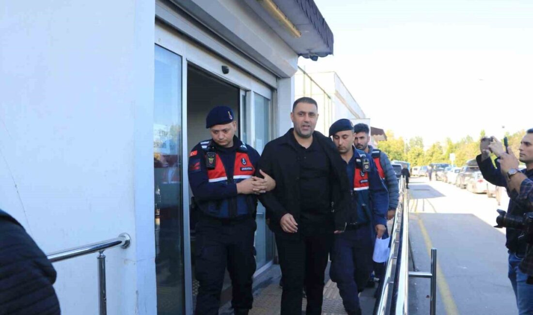 Adana’nın Çukurova ilçesinde gerçekleştirilen operasyon sonucunda Belediye Başkanı Emrah Kozay
