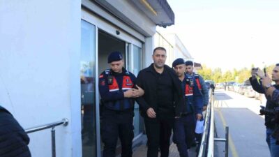 Adana’nın Çukurova ilçesinde gerçekleştirilen operasyon sonucunda Belediye Başkanı Emrah Kozay