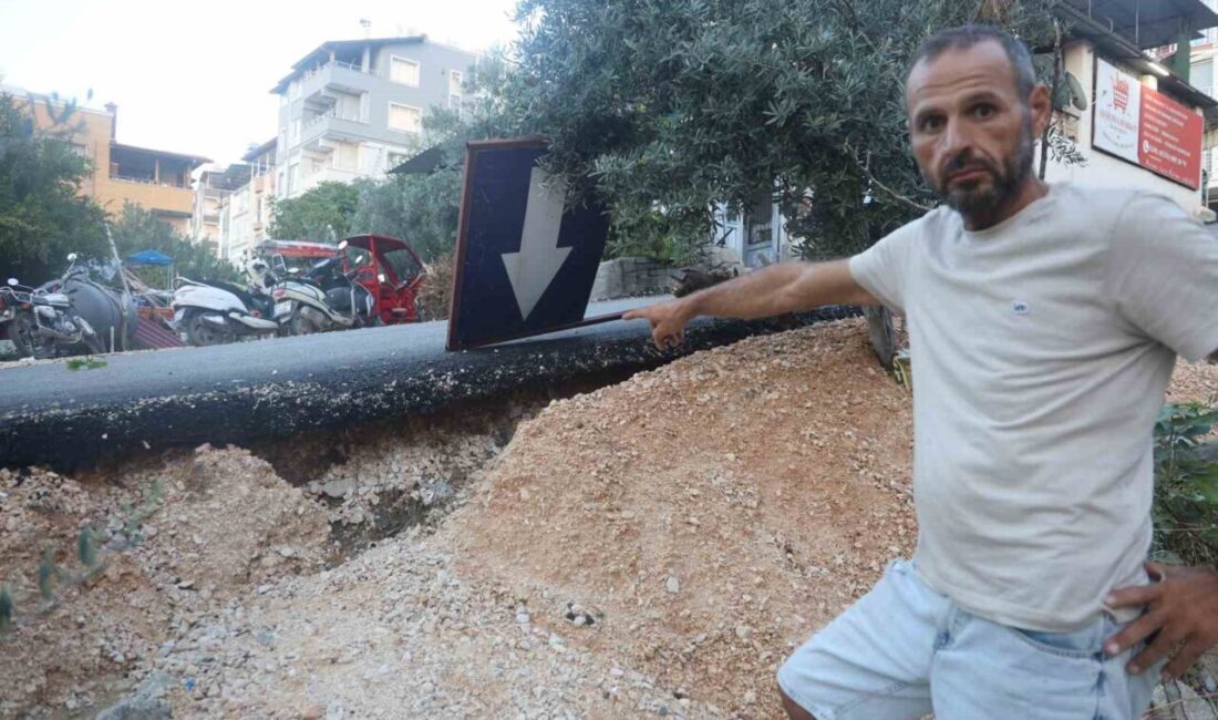 Hatay’ın Defne ilçesine bağlı Dursunlu Mahallesi’nde, kum yüklü bir kamyonun