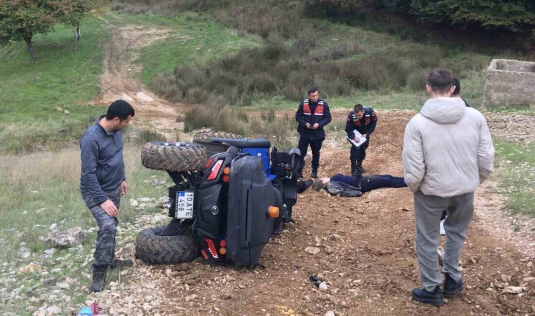 Balıkesir’in Erdek ilçesinde ATV ile yamaçtan çıkmaya çalışan 2 kişi,