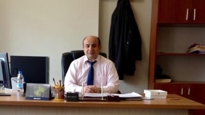 Erzincan’da evinin çatısından düşen adliye personeli Nurullah Taşdemir, kaldırıldığı hastanede