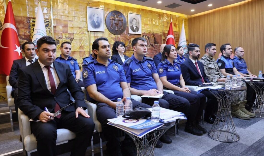 Erzincan Valisi Hamza Aydoğdu’nun başkanlığında, İl Emniyet Müdürü Esat Feryadi