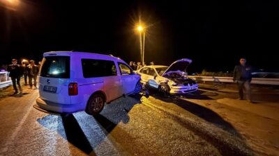 Erzincan’da meydana gelen trafik kazasında bir hafif ticari araç ile