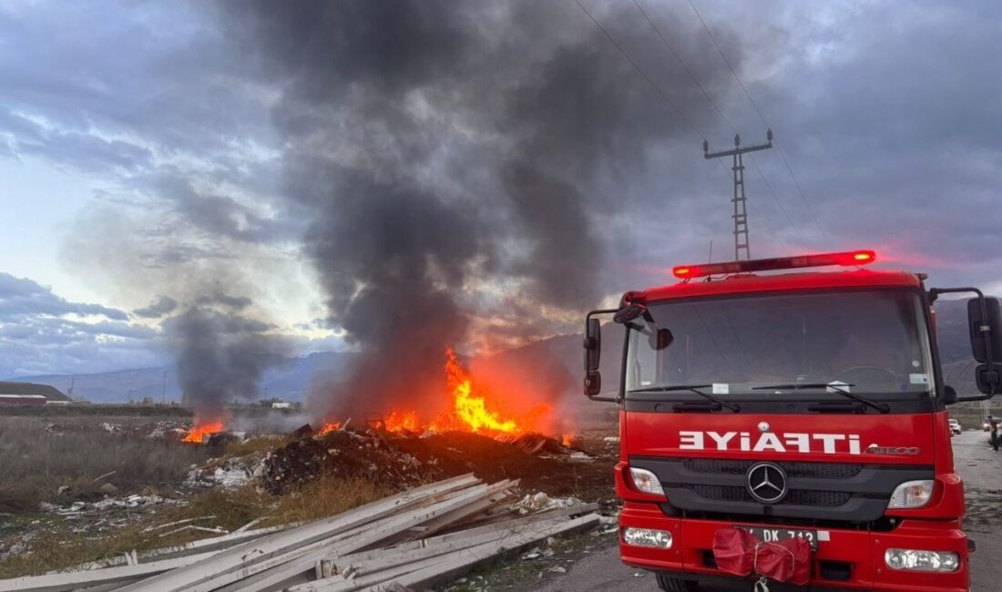 Erzincan kent merkezinden görülen ve vatandaşların dikkatini çeken yangının, çöp