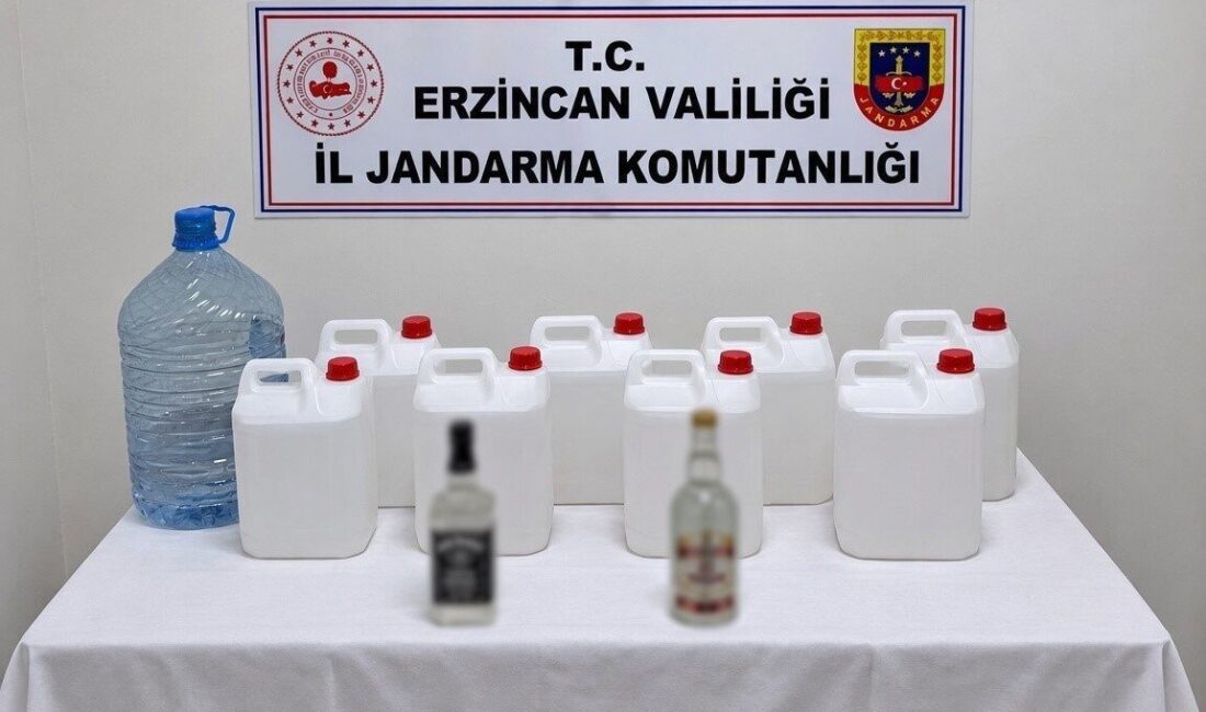 Erzincan’da jandarma tarafından gerçekleştirilen operasyonda 40 litre etil alkol ve