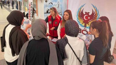 Erzincan’da, “El Ele Güvenli Geleceğe” projesi çerçevesinde üniversite öğrencileri terör