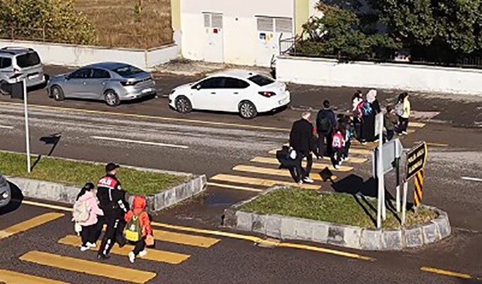 Erzurum İl Emniyet Müdürlüğü, öğrencilerin emniyetini sağlamak ve eğitim ortamının