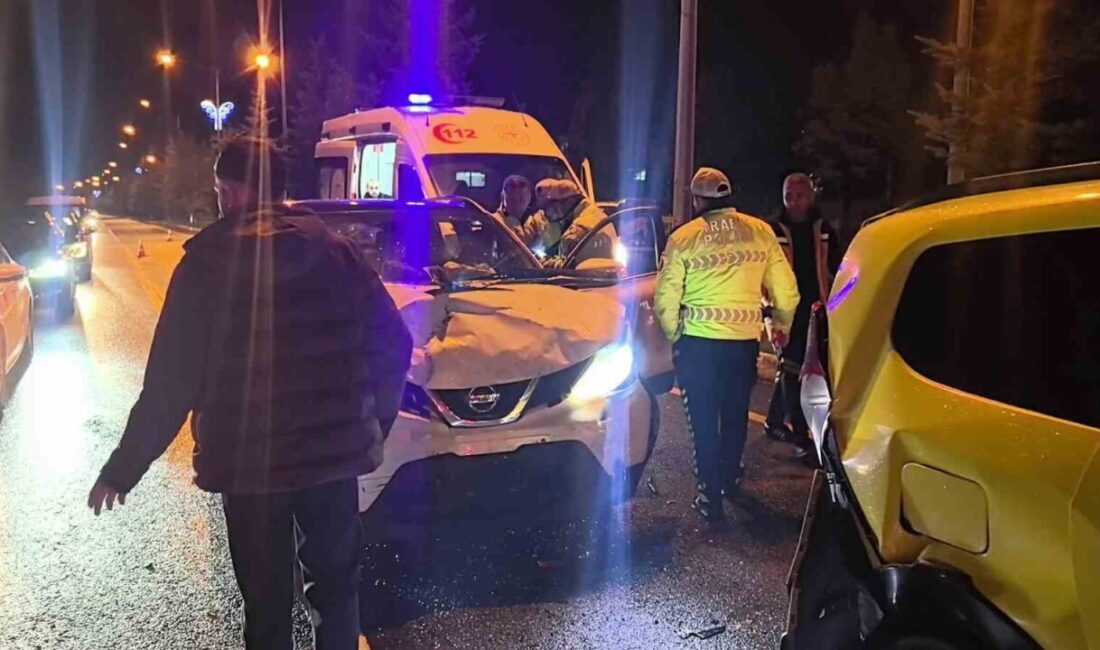 Erzurum’da Farabi Bulvarı’nda meydana gelen ve 4 aracın karıştığı trafik