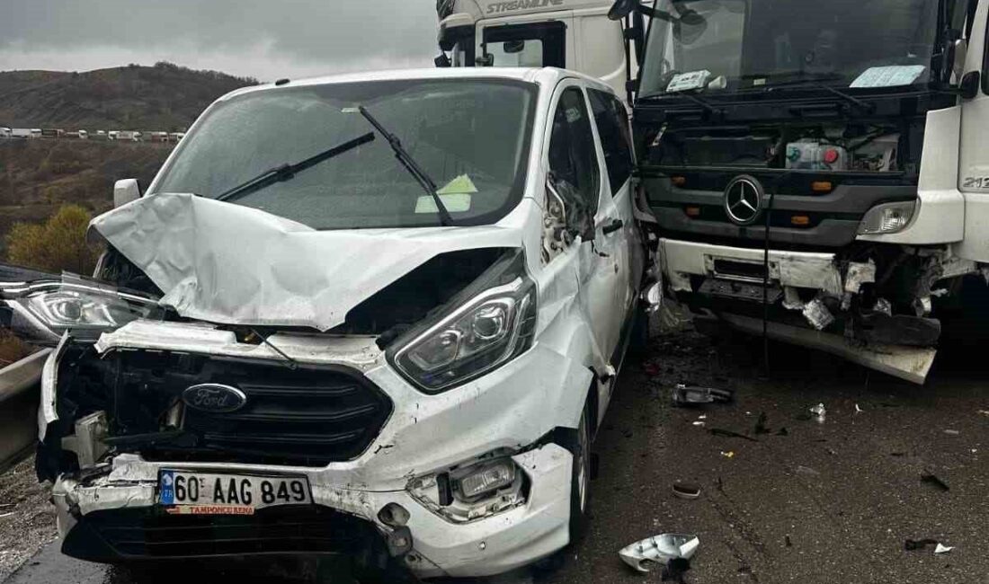 Erzurum’un Aşkale ilçesindeki Tepebaşı Geçidi’nde meydana gelen zincirleme trafik kazasında
