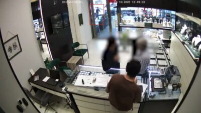 Esenyurt’ta kuyumcuya gerçekleştirilen silahlı saldırının yeni görüntüleri ortaya çıktı. Görüntüde,