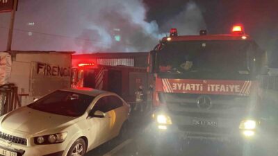 Esenyurt’ta tek katlı bir tekstil iş yerinde çıkan yangın, itfaiye