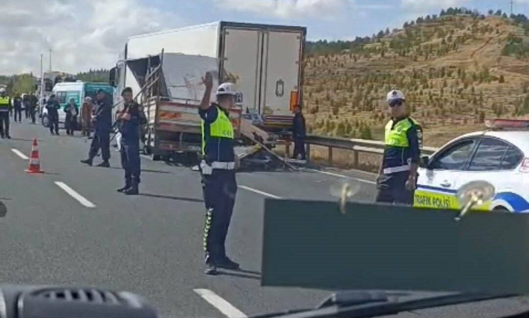 Eskişehir-Ankara karayolunda, Sivrihisar Bademlik mevkiinde meydana gelen trafik kazasında bir