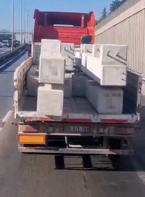 Eskişehir Çevreyolu’nda Organize Sanayi Bölgesi istikametine seyreden bir kamyonda taşınan