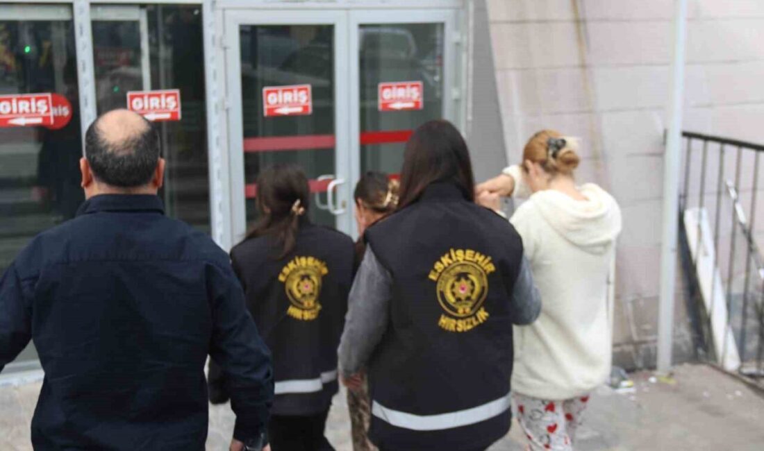 Eskişehir’de polis ekiplerinin özverili çalışmaları sonucunda, 2 evden hırsızlık yaptıkları