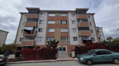 Eskişehir’de 4 katlı apartmanın ikinci katından düşerek yaralanan 2 yaşındaki