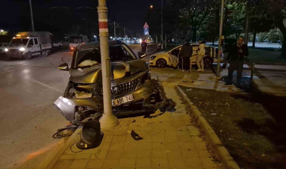 Eskişehir’de, Şeker Mahallesi Sivrihisar-2 Caddesi’nde meydana gelen kavşak kazasında iki