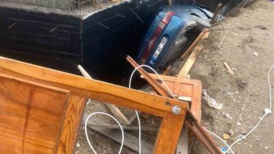 Eskişehir’in Odunpazarı ilçesinde, yağış nedeniyle kayganlaşan yolda kontrolden çıkan bir