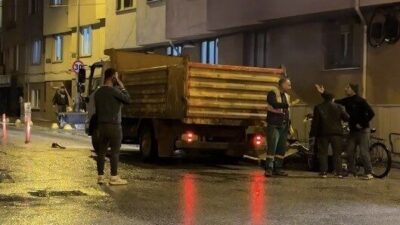 Eskişehir’in Tepebaşı ilçesine bağlı Yenibağlar Mahallesi’nde, Akarcık Sokak’ta çöp konteynerinin