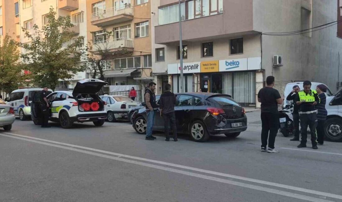 Eskişehir’de, Kurtuluş Mahallesi Vatan Caddesi’nde meydana gelen trafik kazasında, arkadan