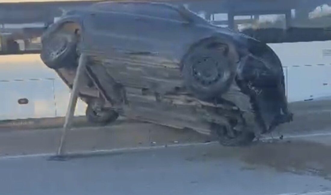 Eskişehir çevreyolunda bir sürücü, aracın direksiyon kontrolünü yitirince otomobili takla