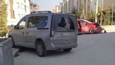 Eskişehir’deki bir kaza, bir ticari aracın bir otomobile çarpması sonucu