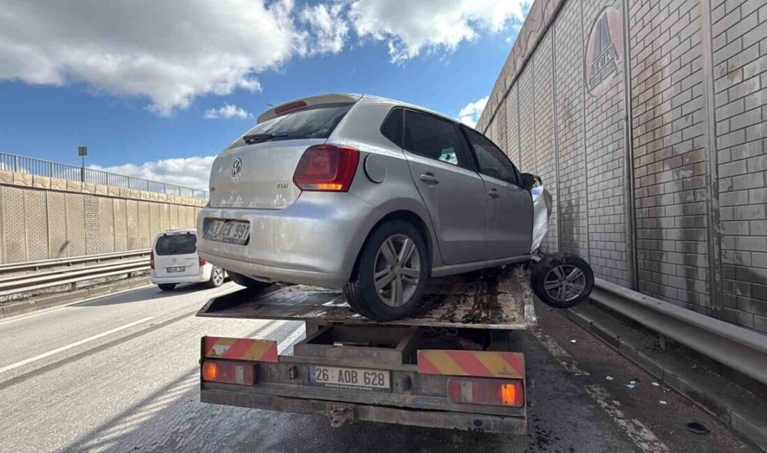 Eskişehir’in Gündoğdu Mahallesi’nde meydana gelen trafik kazasında, Ankara istikametine seyir