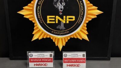 Eskişehir’de narkotik ekiplerince düzenlenen operasyonda yaklaşık 1 kilo metamfetamin ele